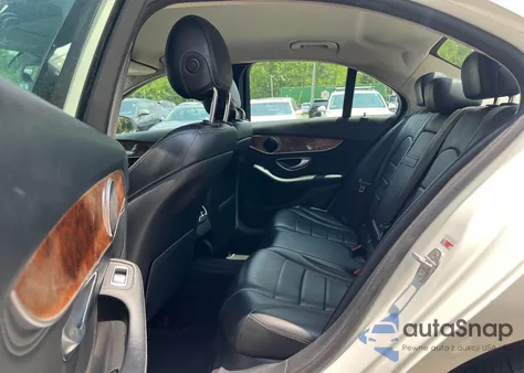 2015 Mercedes-Benz C 300 4Matic из США, поврежденный, VIN 55SWF4KB6FU001452